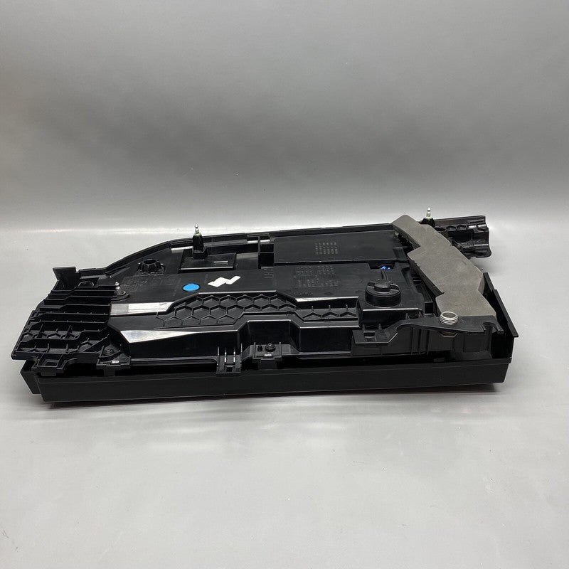 L8B2-13405-DD LAND ROVER TAIL LIGHT LEFT DRIVER 2020 2021 2022 OEM L8B2-13405-DD