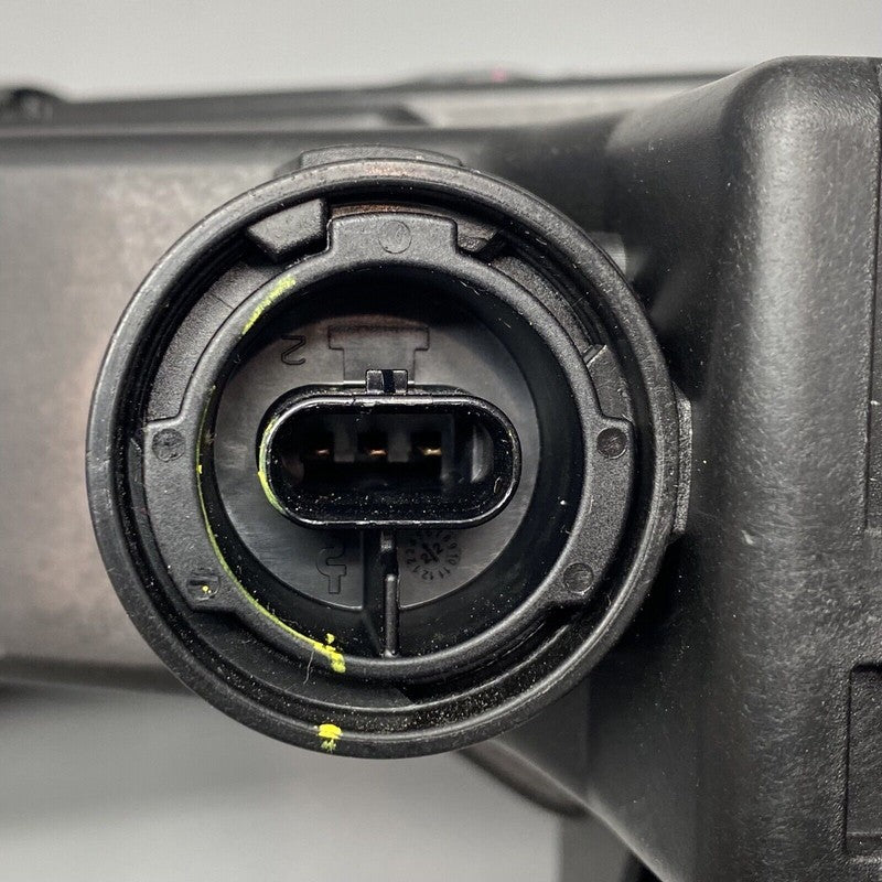 1077392-00-F TESLA MODEL 3 FOG LIGHT RIGHT PASSENGER 2017 2018 2019 20 21 2022 1077392-00-F