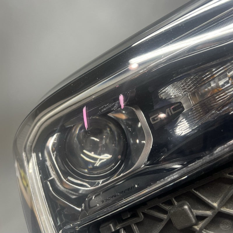 84815559 GMC TERRAIN HEADLIGHT RIGHT PASSENGER 2018 2019 2020 2021 XENON 84815559