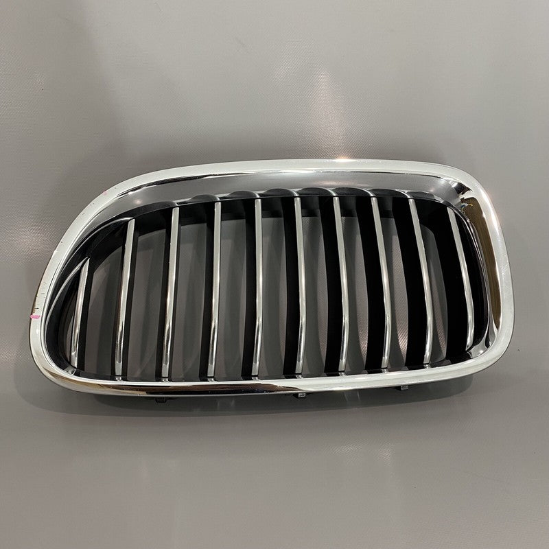 7412323 BMW 528 GRILLE UPPER LEFT 2014 2015 2016 7412323 535 OEM