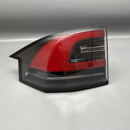 1034332-00-A TESLA MODEL X TAIL LIGHT LEFT DRIVER 1034332-00-A 2016 2017 2018 19 2020 LED OEM