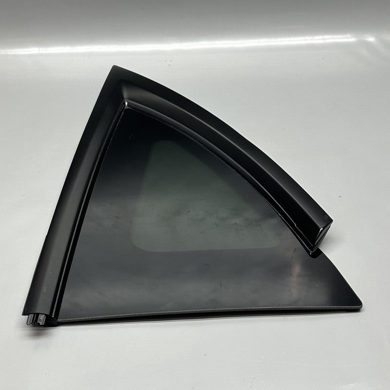 1495740-00-E TESLA MODEL Y QUARTER GLASS LEFT REAR 2020 2021 2022 2023 OEM 1495740-00-E