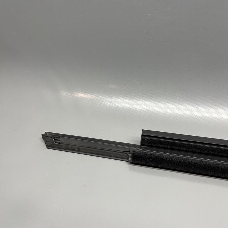 8U0839478 AUDI Q3 DOOR WINDOW BELT RIGHT REAR 2015 16 17 2018 OEM 8U0839478
