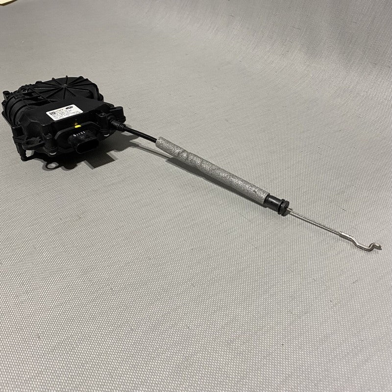CPLA-404C10-AA RANGE ROVER L405 LIFTGATE LID ACTUATOR CPLA-404C10-AA 2013 2014 2015 OEM