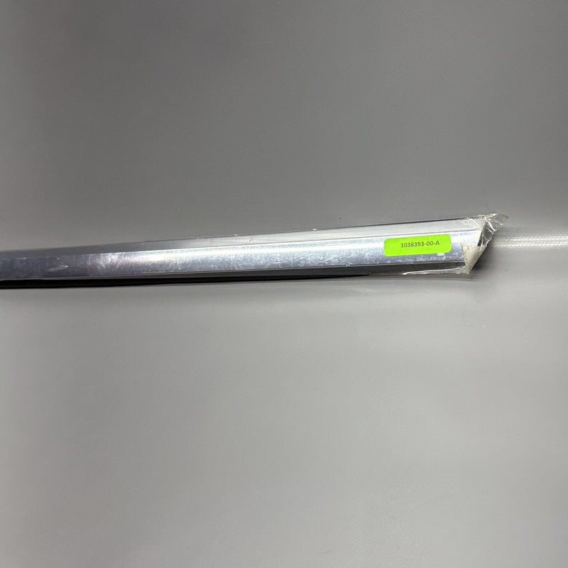 1038393-00-A TESLA MODEL S DOOR WINDOW MOLDING LEFT FRONT 2012-2021 OEM 1038393-00-A
