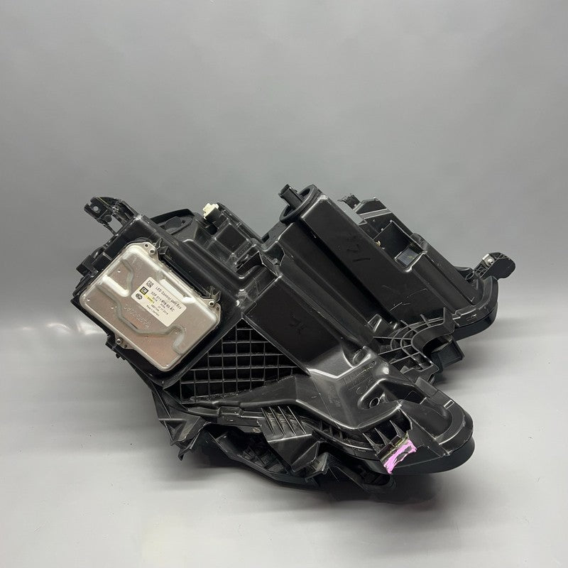 84664073 GMC TERRAIN HEADLIGHT LEFT DRIVER 2018 2019 2020 2021 XENON OEM 84664073