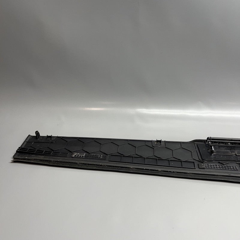 1741538-00-C TESLA CYBERTRUCK BEDSIDE SAIL APPLIQUE LEFT 2023 2024 OEM 1741538-00-C