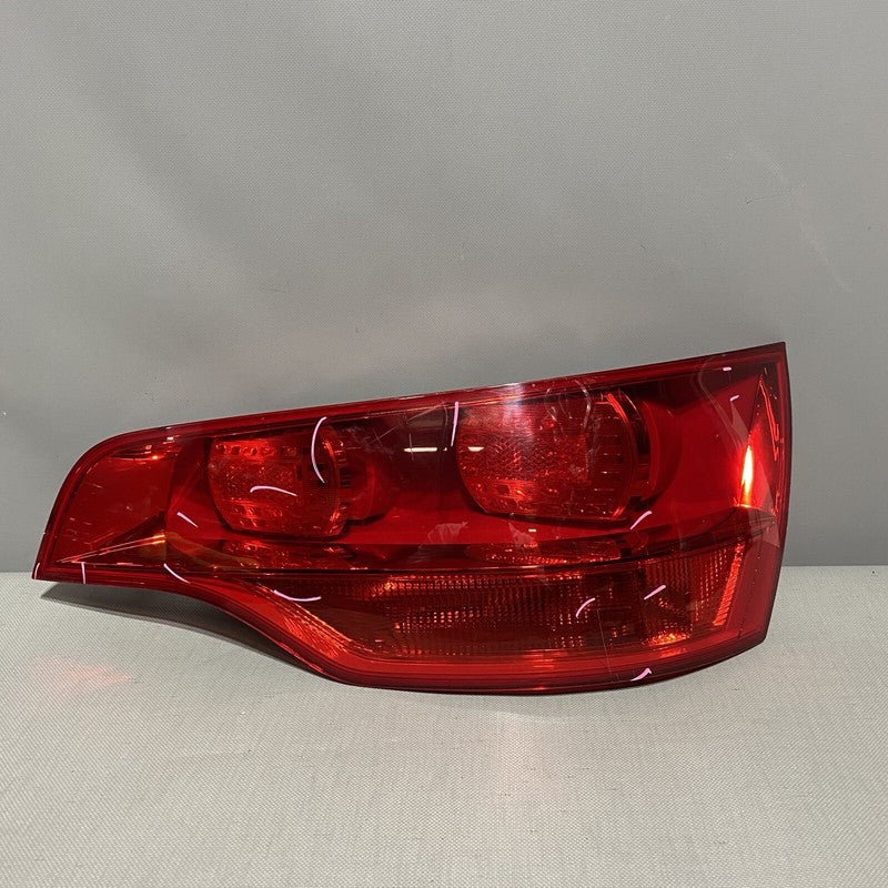 4L0945094A AUDI Q7 TAIL LIGHT RIGHT PASSENGER 4L0945094A 2007 2008 2009 OEM