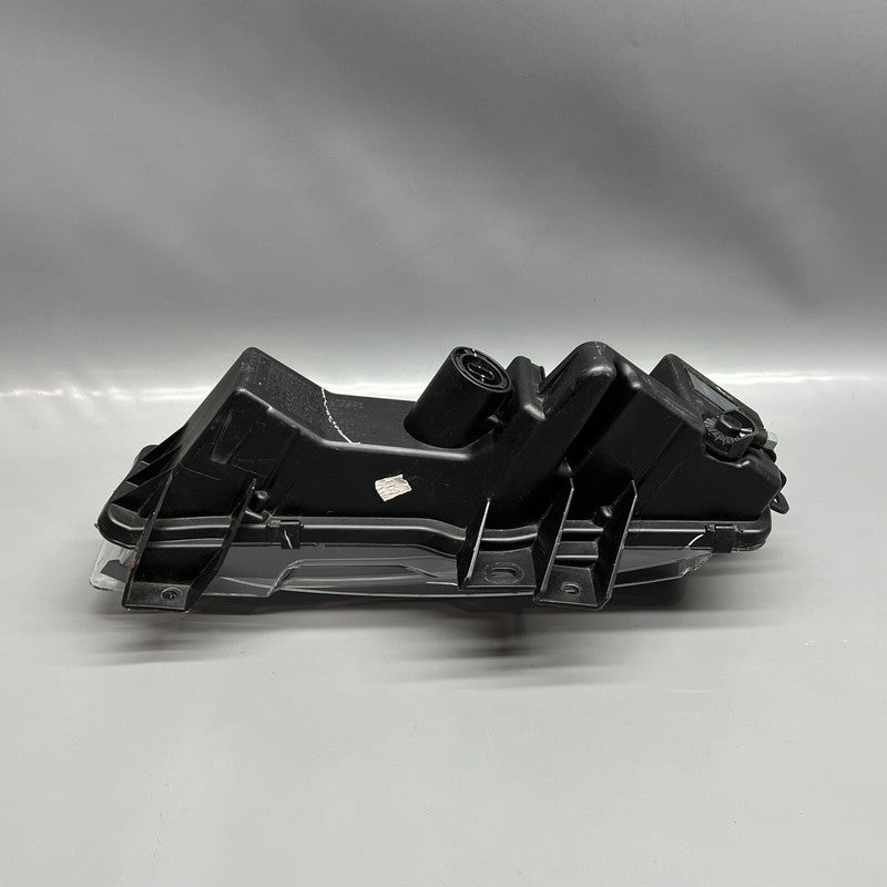 1077392-00-F TESLA MODEL 3 FOG LIGHT RIGHT PASSENGER 2017 18 19 20 21 2022 3 PIN 1077392-00-F