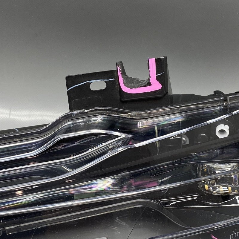 1077392-00-E TESLA MODEL 3 FOG LIGHT RIGHT PASSENGER 2017 2018 2019 2020 3 PIN 1077392-00-E