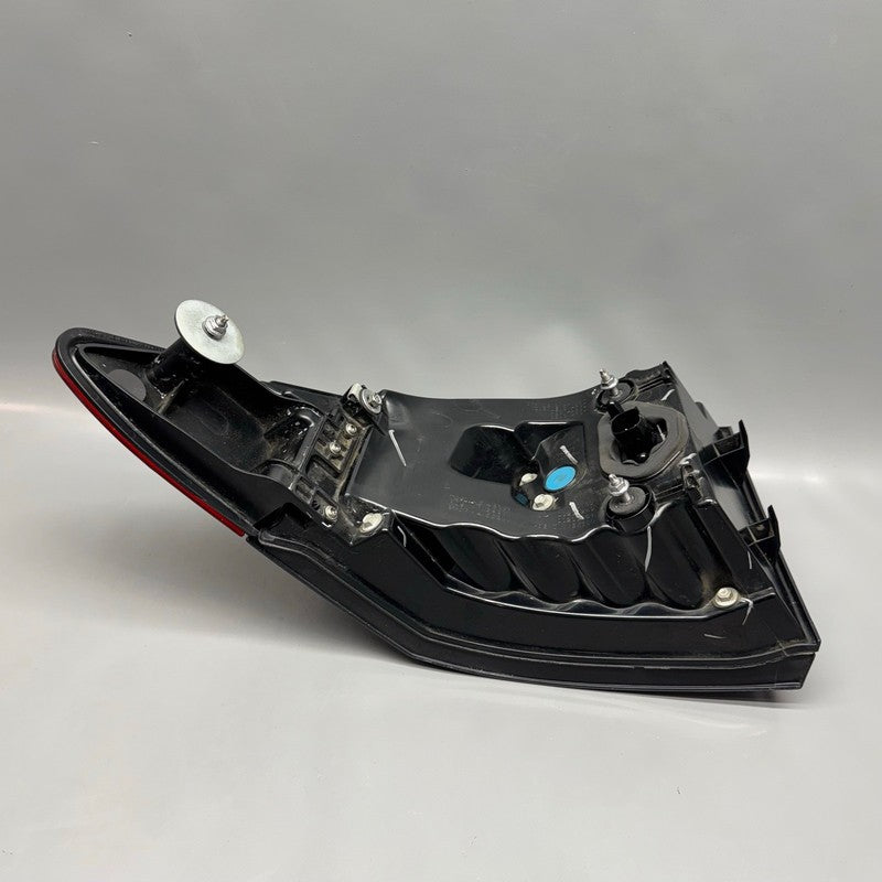 TESLA MODEL X TAIL LIGHT RIGHT PASSENGER 2016 2017 2018 2019 2020 OEM