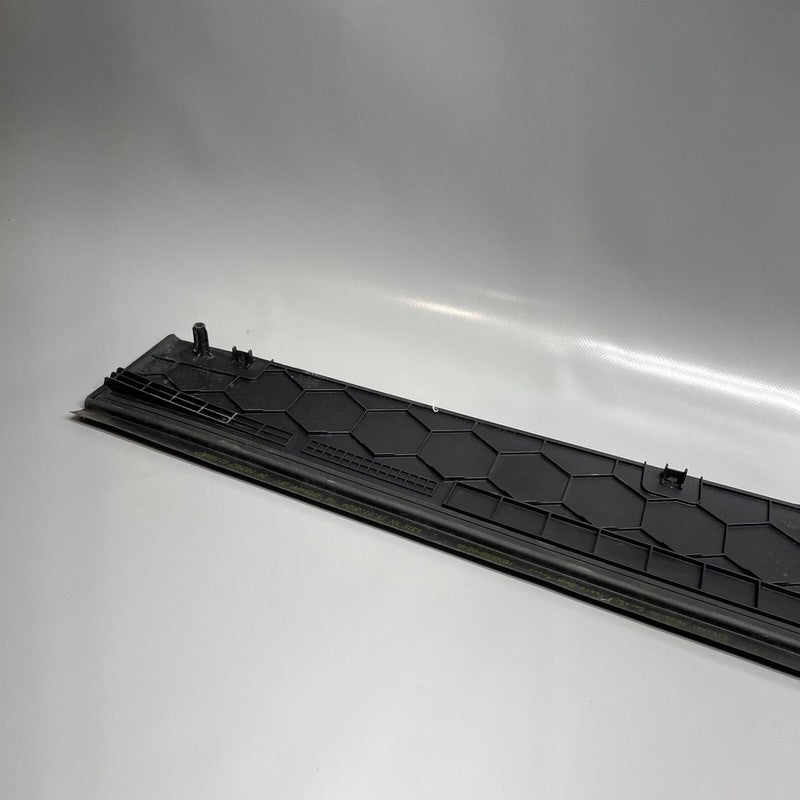 1741538-00-C TESLA CYBERTRUCK BEDSIDE SAIL APPLIQUE LEFT 2023 2024 OEM 1741538-00-C