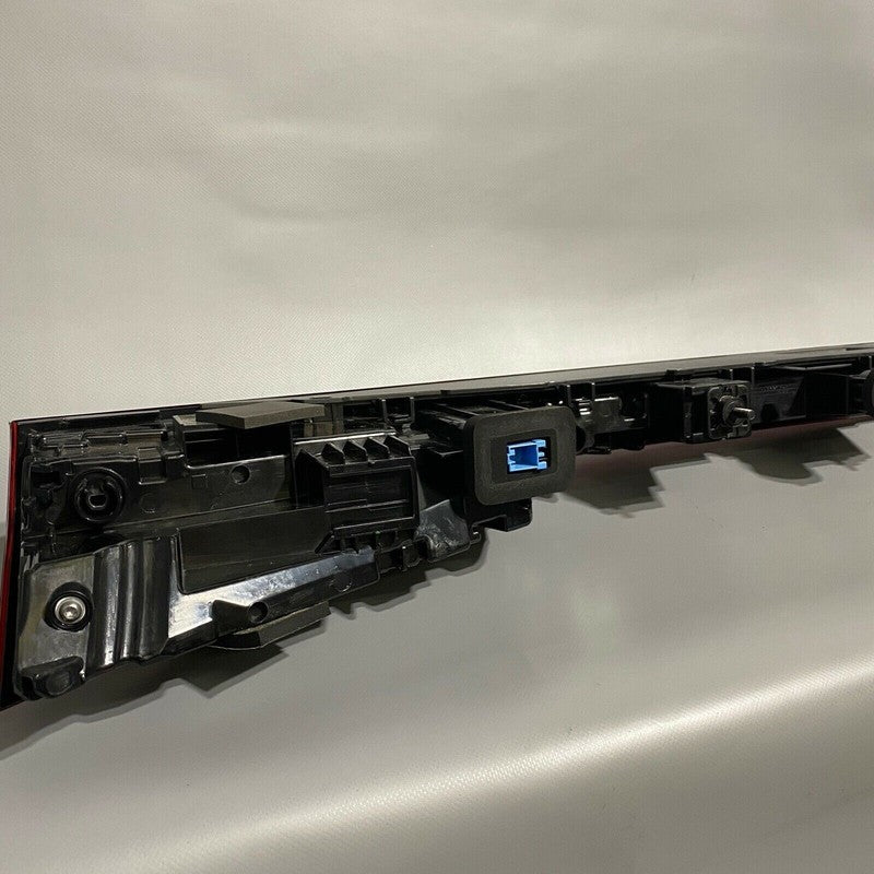 4KE945095C AUDI E-TRON CENTER REAR TAIL LIGHT 4KE945095C 2019 2020 OEM