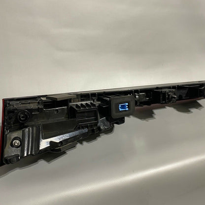 4KE945095C AUDI E-TRON CENTER REAR TAIL LIGHT 4KE945095C 2019 2020 OEM