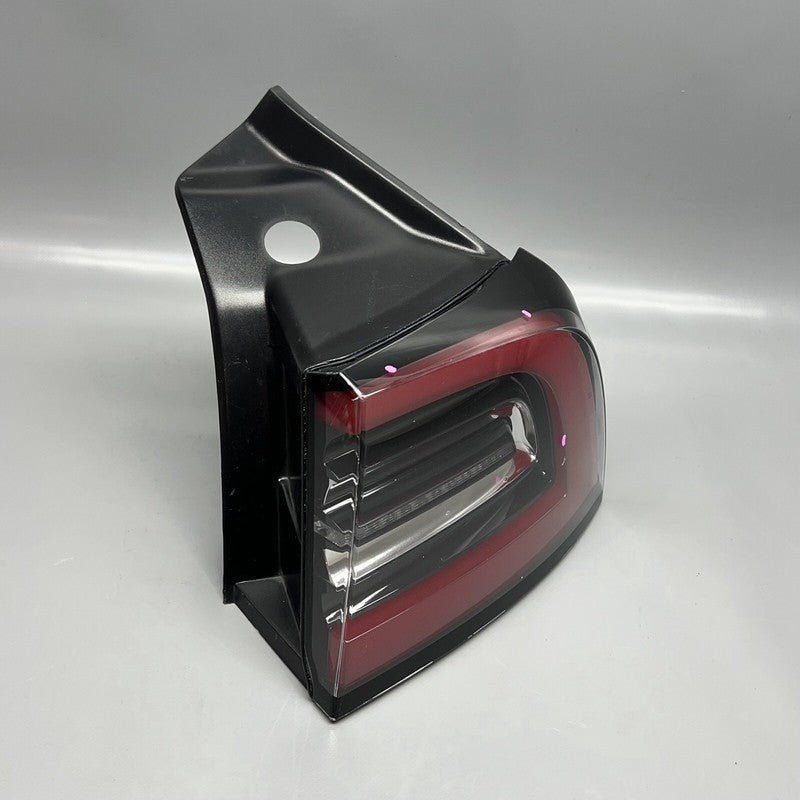 1077398-00-H TESLA MODEL 3 TAIL LIGHT RIGHT PASSENGER LED 2017 18 19 20 2021 OEM 1077398-00-H