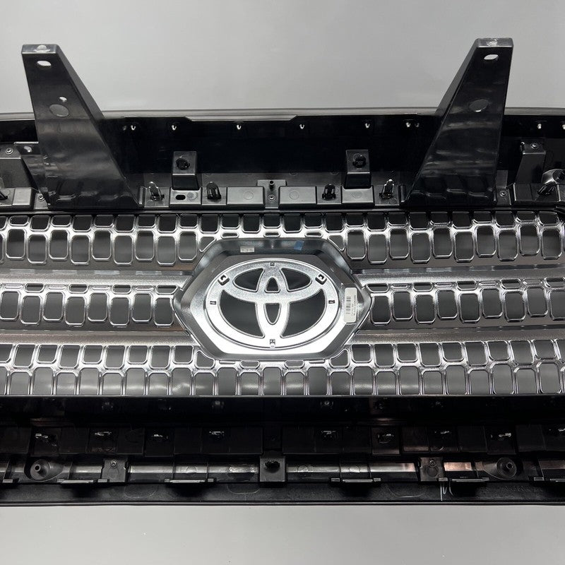 53114-04220 TOYOTA TACOMA TRD GRILLE 2018 2019 2020 2021 2022 OEM 53114-04220