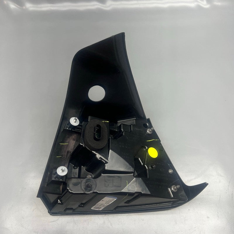 TESLA MODEL Y  TAIL LIGHT LEFT DRIVER 2020 2021 2022 2023 LED 4 PIN 15