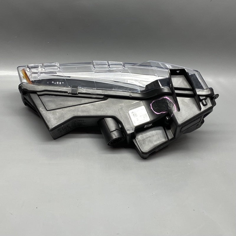 1077390-00-F TESLA MODEL 3 FOG LIGHT RIGHT PASSENGER 2017 18 19 20 21 2022 2 PIN 1077390-00-F