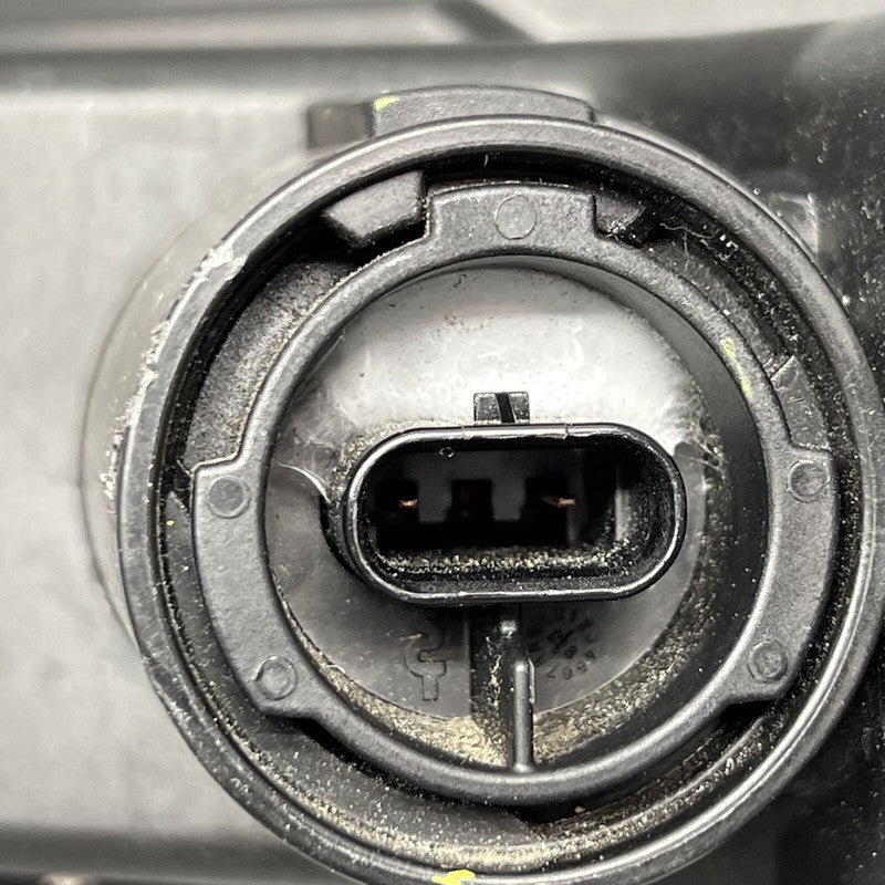 1077390-00-F TESLA MODEL 3 FOG LIGHT RIGHT PASSENGER 2017 18 19 20 21 2022 2 PIN 1077390-00-F