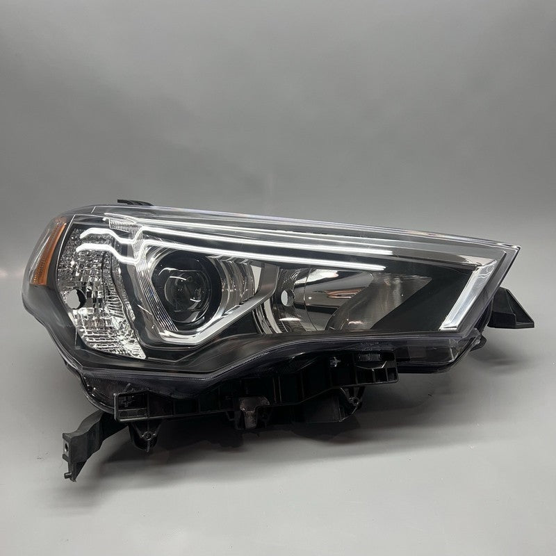 4 RUNNER TOYOTA 4 RUNNER HEADLIGHT RIGHT PASSENGER 2015 2016 2017 2018 2019 2020 HALOGEN