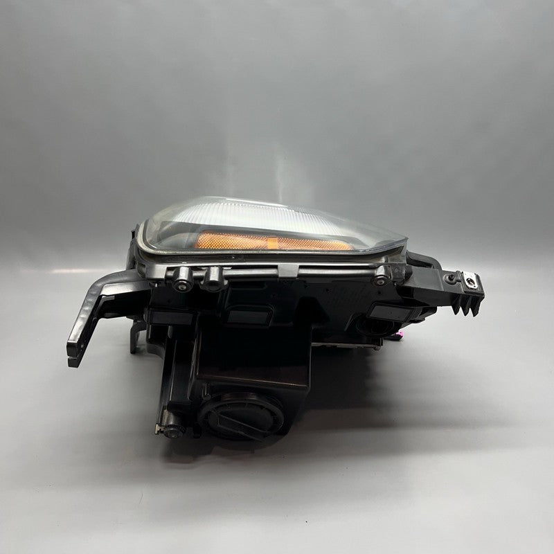 84016911 GMC SIERRA HEADLIGHT RIGHT PASSENGER 2016 2017 2018 2019 XENON OEM 84016911