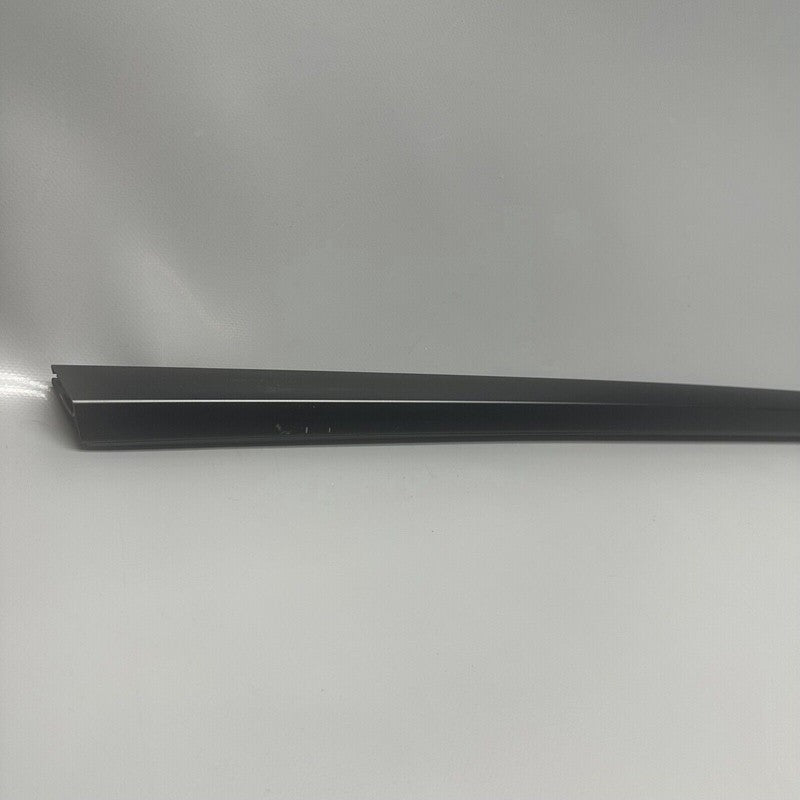 1495711-00-D TESLA MODEL Y DOOR WINDOW MOLDING RIGHT FRONT 2020 2021 22 2023 OEM 1495711-00-D