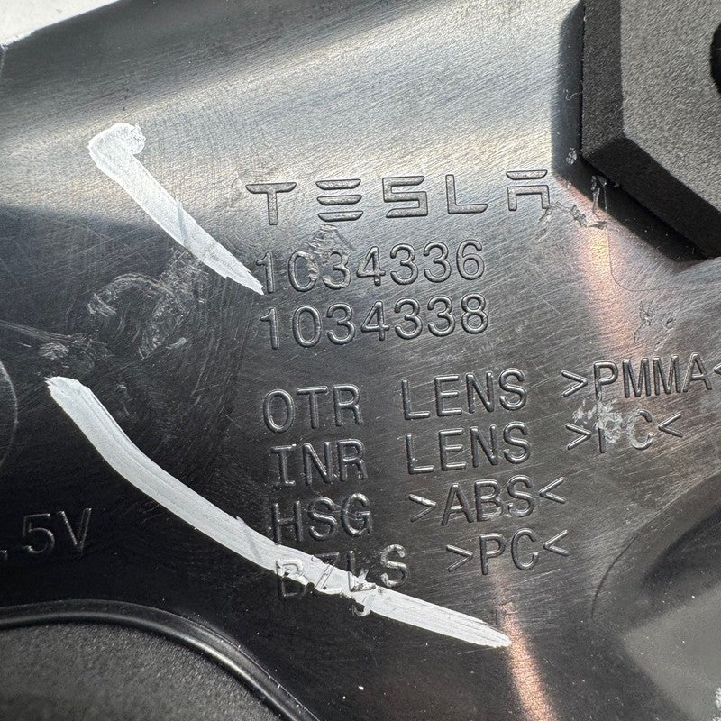 TESLA MODEL X TAIL LIGHT LEFT DRIVER 2016 2017 2018 2019 2020 OEM 1034