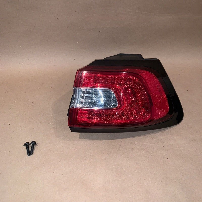 6810296AE JEEP CHEROKEE TAIL LIGHT RIGHT PASSENGER 6810296AE 2014 2015 2016 2017 LED OEM