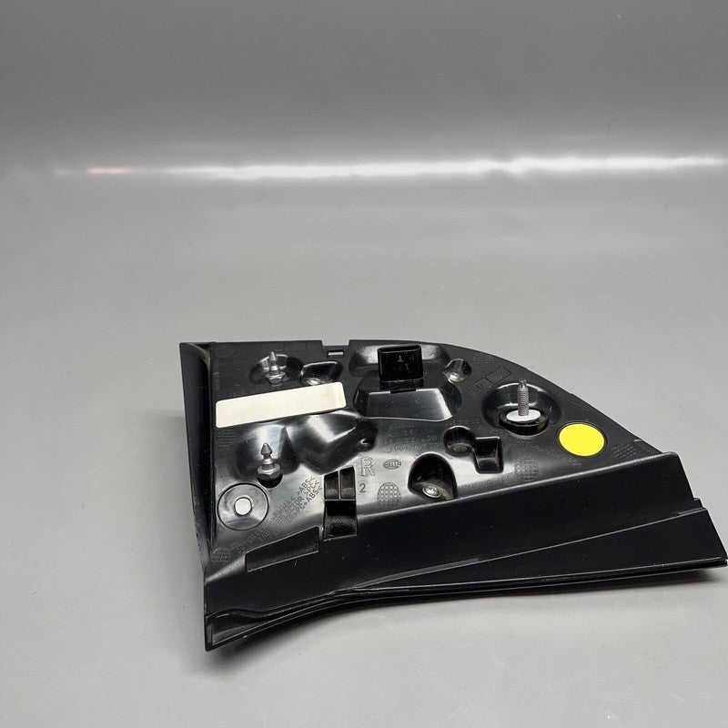 1502089-00-B TESLA MODEL Y TAIL LIGHT TRUNK RIGHT 2020 2021 2022 2023 2024 OEM 1502089-00-B
