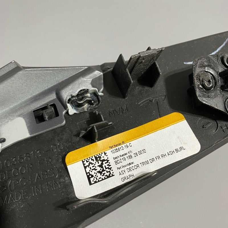 1035812-19-C TESLA MODEL X DOOR DECOR TRIM INSERT RIGHT FRONT 2016 2017 2018 2019 2020 OEM