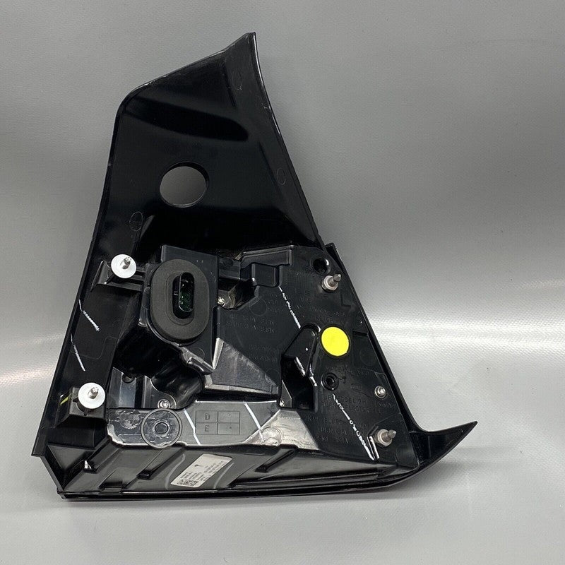 1502086-00-D TESLA MODEL Y TAIL LIGHT LEFT DRIVER 2020 2021 2022 2023 LED OEM 1502086-00-D