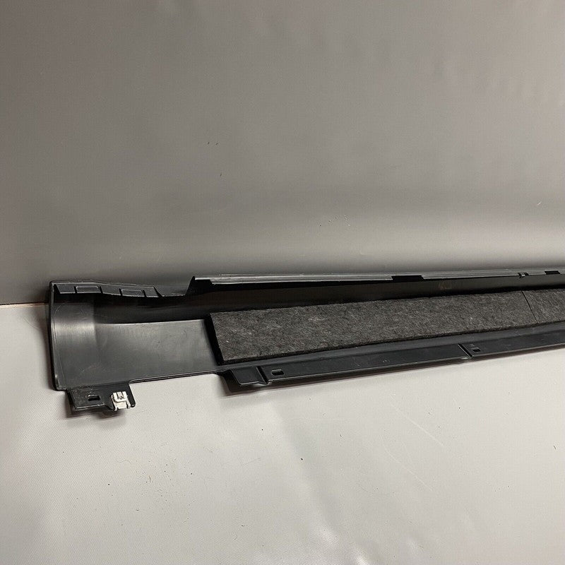 95B853554B PORSCHE MACAN ROCKER MOLDING RIGHT PASSENGER 2015 2016 2017 2018 OEM 95B853664B
