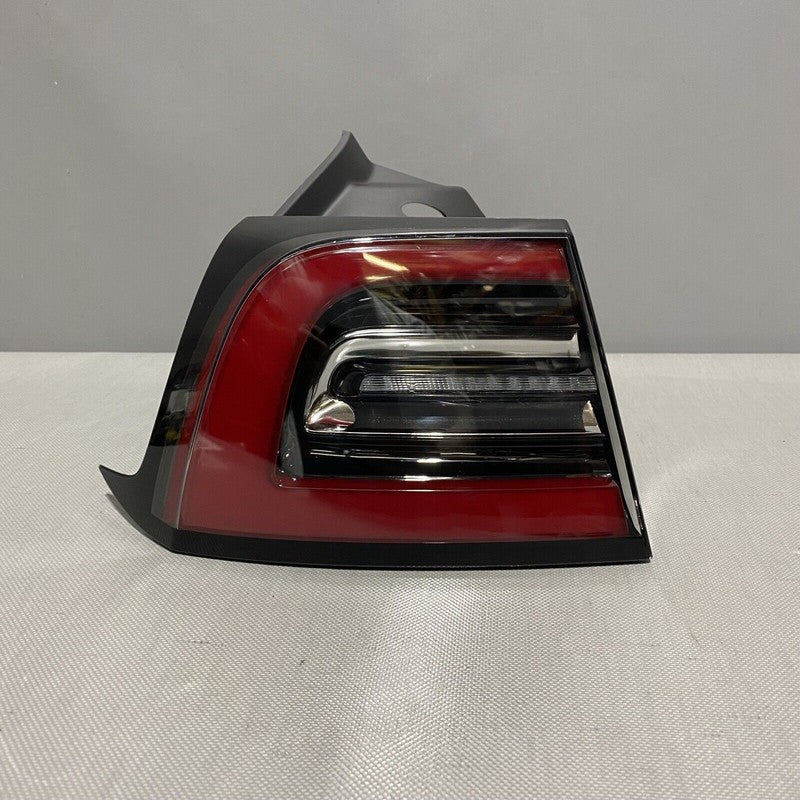 TESLA MODEL 3 TAIL LIGHT LEFT DRIVER 1077397-00-G 2017 2018 2019 2020 