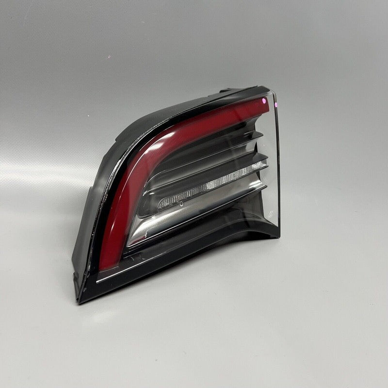 1077402-00-G TESLA MODEL 3 TAIL LIGHT TRUNK RIGHT PASSENGER 2017 18 19 20 2021 1077402-00-G