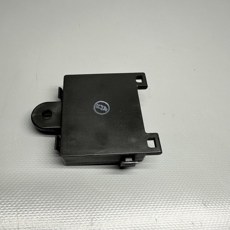 1069651-00-E TESLA MODEL S DOOR HANDLE CONTROL UNIT MODULE FRONT 2016 17 18 2019 1069651-00-E