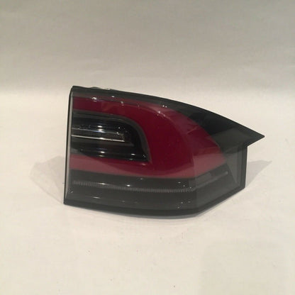TESLA MODEL X TAIL LIGHT RIGHT PASSENGER 1034333-00-A 2015 2016 2017 2018 LED
