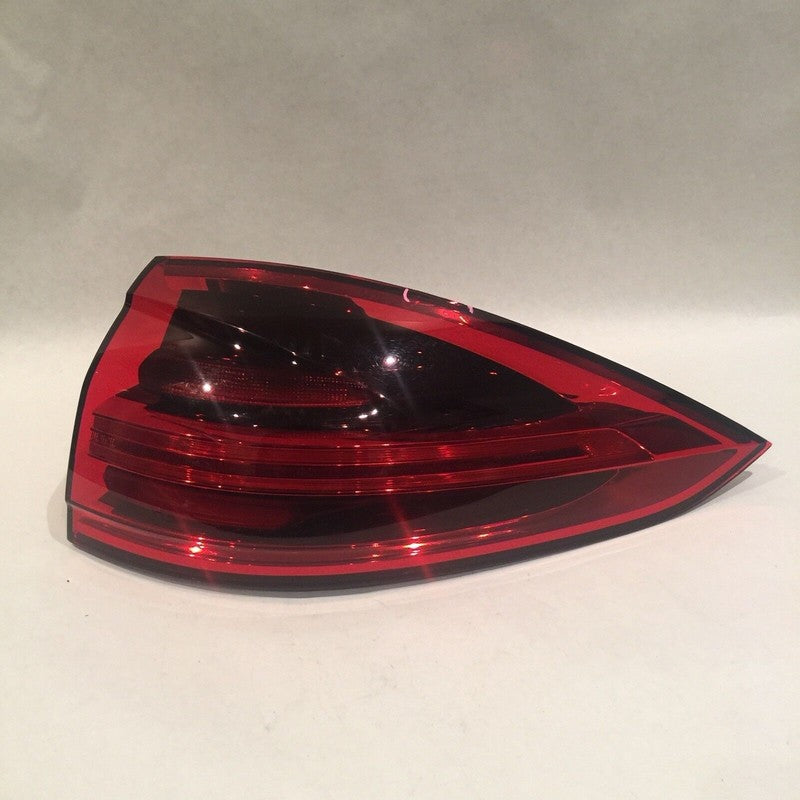 7P5945208R PORSCHE CAYENNE TAIL LIGHT RIGHT PASSENGER 7P5945208R 2015 2016 2017 LED OEM