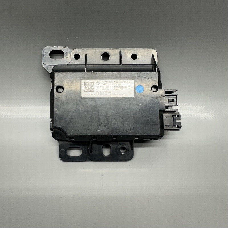 TESLA MODEL 3 CENTER CONSOLE USB DATA CHARGER MODULE 2017 18 2019 1093