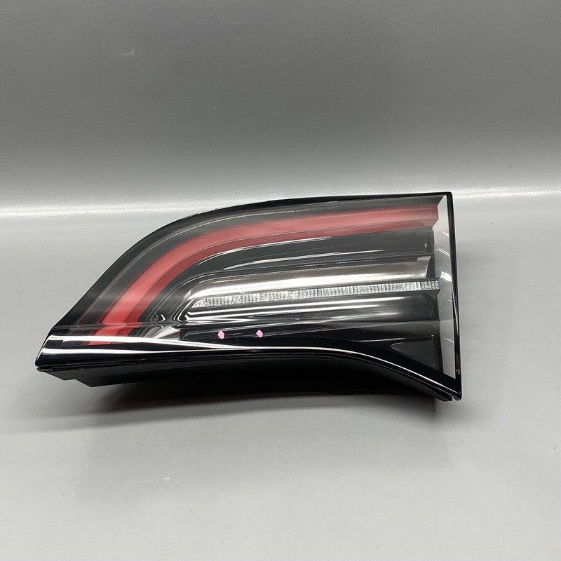 TESLA MODEL Y TAIL LIGHT TRUNK RIGHT PASSENGER 1502089-00-B 2020 21 22