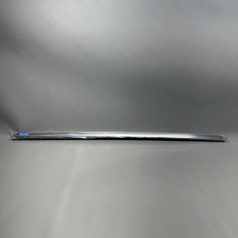 1098684-00-D TESLA MODEL X DOOR WINDOW BELT RIGHT FRONT 2016 2017 18 19 2020 OEM 1098684-00-D