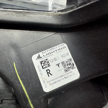 1077392-00-F TESLA MODEL 3 FOG LIGHT RIGHT PASSENGER 2017 18 19 20 21 2022 OEM 1077392-00-F