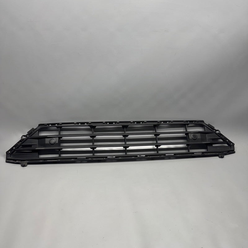 VOLVO XC60 FRONT BUMPER LOWER GRILLE 2018 2019 2020 2021 OEM 32296070