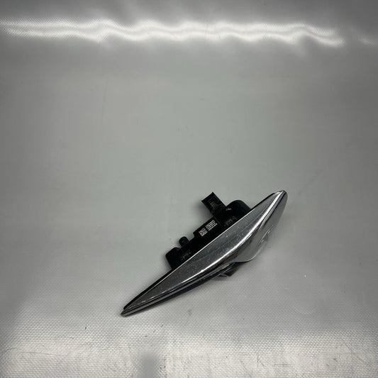 1034345-20-B TESLA MODEL X FENDER CAMERA MARKER RIGHT 2016 2017 2018 2019 2020 1034345-20-B