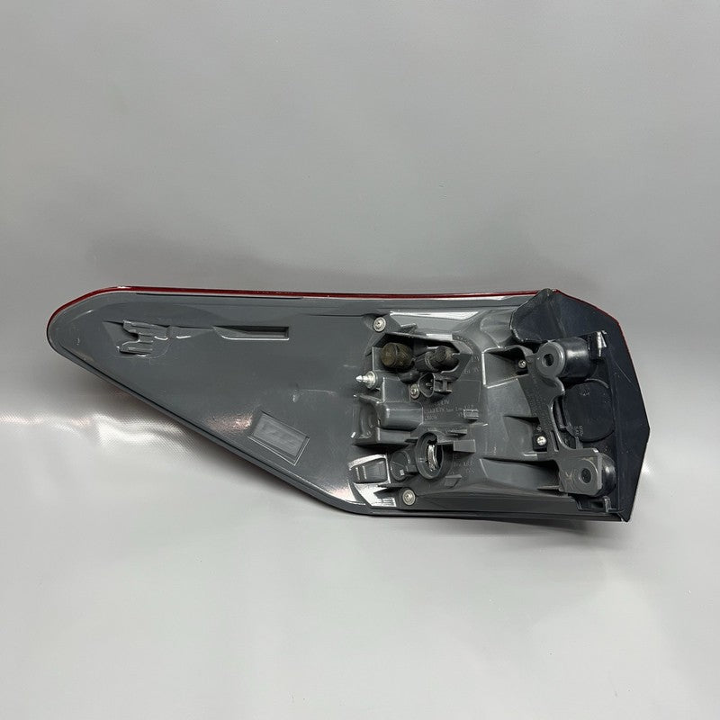 TOYOTA HIGHLANDER TAIL LIGHT RIGHT PASSENGER 2017 2018 2019 OEM