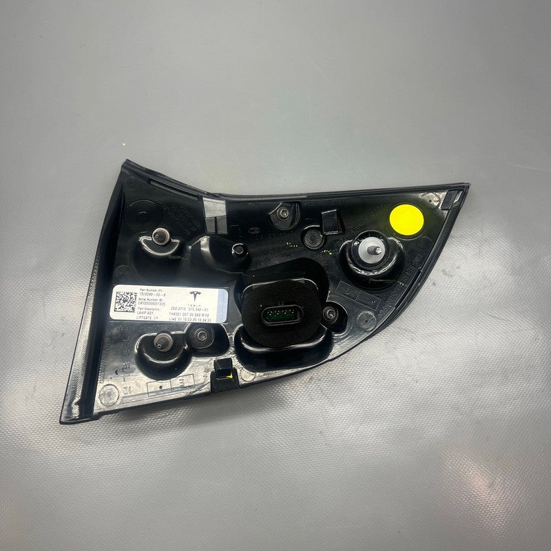 TESLA MODEL Y TAIL LIGHT TRUNK LEFT DRIVER 2021 2022 2023 2024 OEM 150