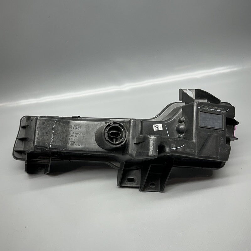 1077390-00-F TESLA MODEL 3 FOG LIGHT RIGHT PASSENGER 2020 2021 22 2023 2 PIN OEM 1077390-00-F