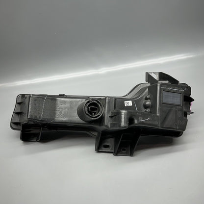 1077390-00-F TESLA MODEL 3 FOG LIGHT RIGHT PASSENGER 2020 2021 22 2023 2 PIN OEM 1077390-00-F