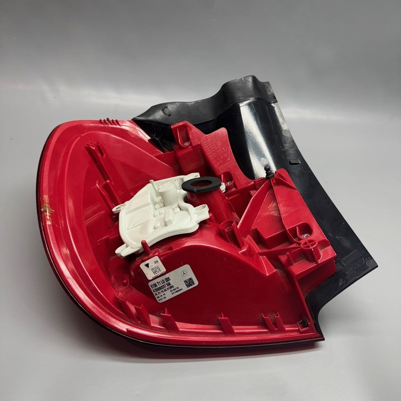 MERCEDES BENZ GLA250 TAIL LIGHT RIGHT PASSENGER 2015-2017 2018 2019 20
