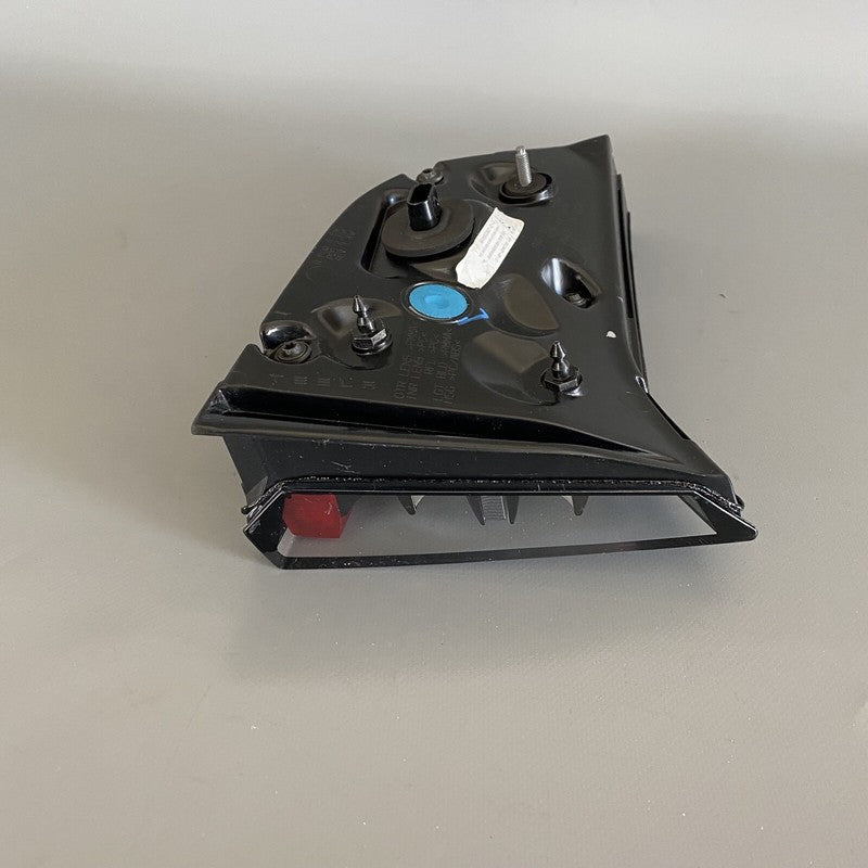 1077402-00-E TESLA MODEL 3 INNER TAIL LIGHT RIGHT SIDE 1077402-00-E 2017 2018 2019 2020 OEM