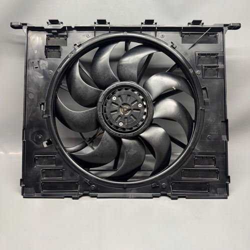 8677740 BMW 740 RADIATOR FAN 530 540  2016 2017 2018 2019 OEM 8677740